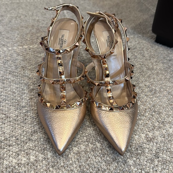 Valentino heels in rose gold. Worn once with brand new base. - Picture 5 of 7